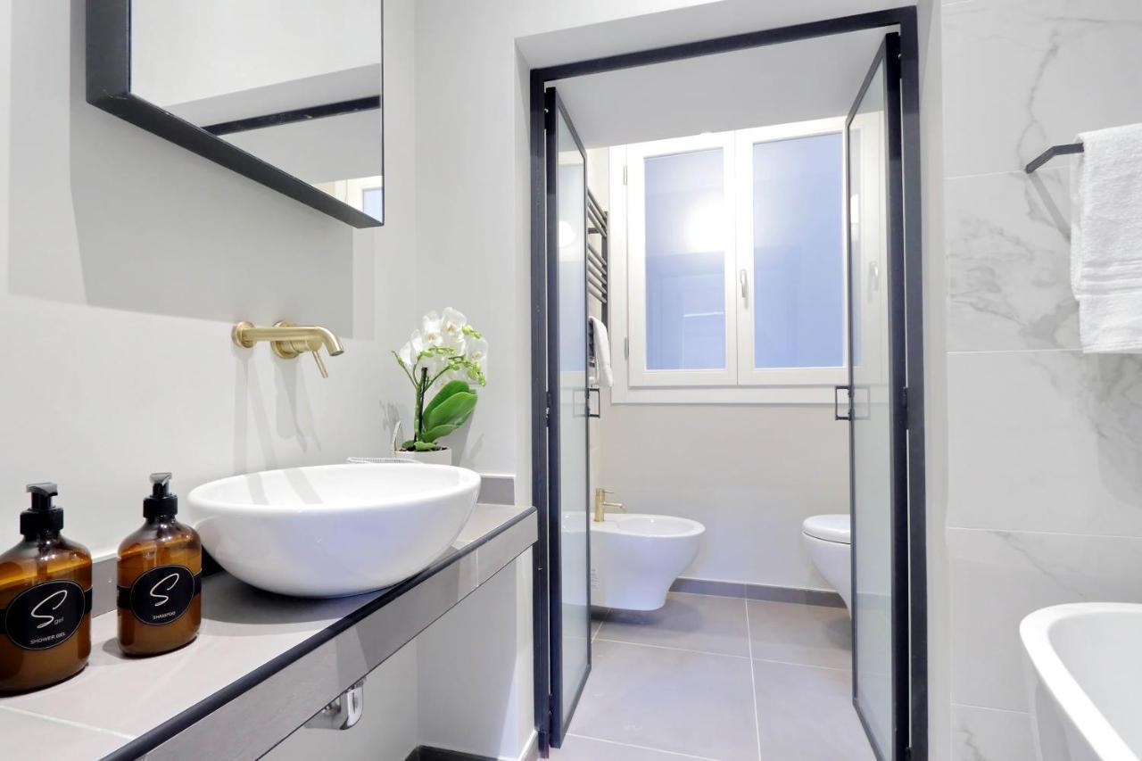 Eve Guest House At Trevi Fountain Рим Екстер'єр фото
